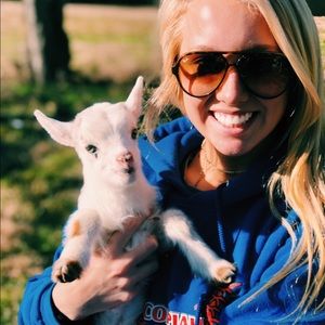 Meet your Posher, Makenzie